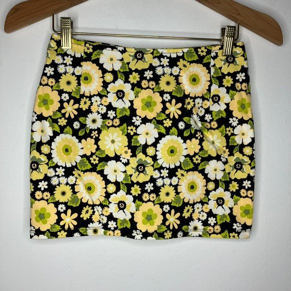 Motel Dresses & Skirts - Motel Women's XS Floral Flower Green Yellow Black Mini Skirt NWOT